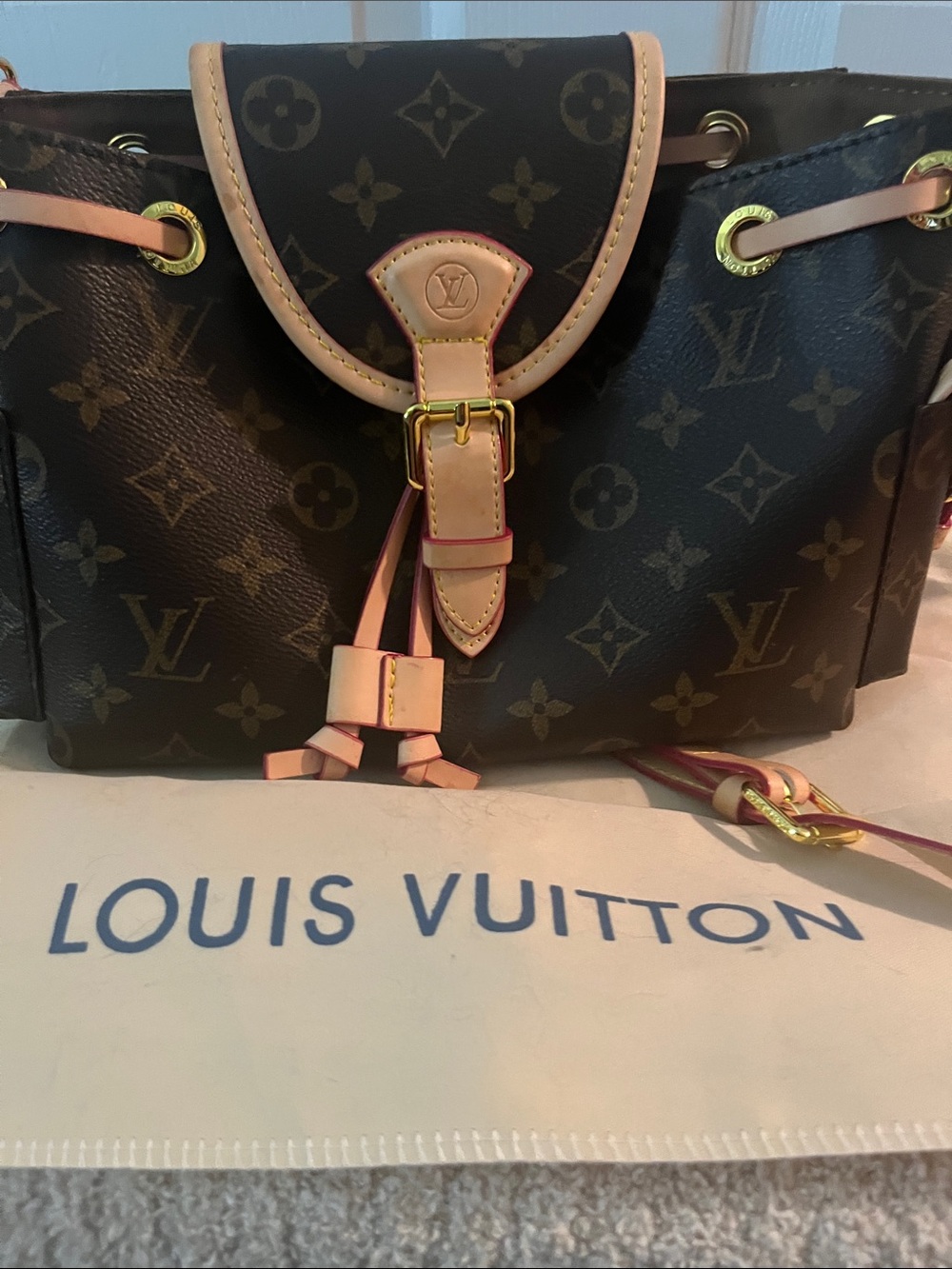 Non Louis Vitton Crossbody Drawstring Bag iBrown. It looks great. You’ll love it - Picture 8 of 10
